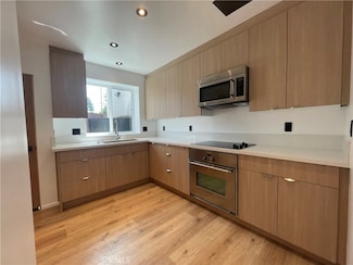 1713 W Alameda Ave, Burbank, CA 91506