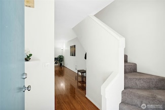 12613 SE 42nd St Unit 613, Bellevue, WA 98006