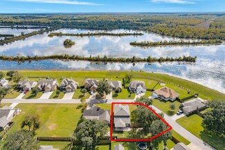 252 Twin Lakes Blvd W, West Columbia, TX 77486