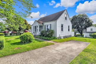 45 Louise St, Waterford, CT 06385
