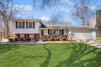 1S550 Hawthorne Ln, Wheaton, IL 60189