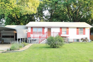 623 W 1st St, Holton, KS 66436