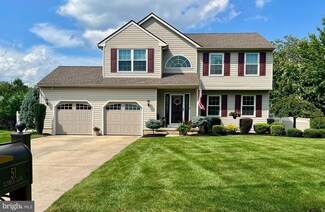 51 Olympia Ln, Sicklerville, NJ 08081