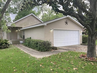 224 S 13th St, Nederland, TX 77627