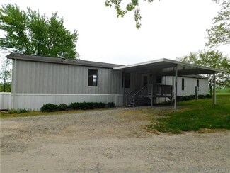 257 Green Hills Farm Dr, Horse Shoe, NC 28742
