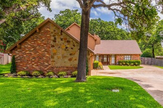 1901 Bay Oaks Ct, Fort Worth, TX 76112