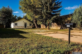 1324 Lewis St, Sheridan, WY 82801