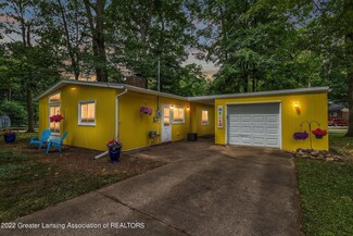 1127 Bretton Rd, Lansing, MI 48917