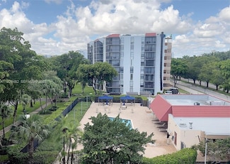 3301 N Country Club Dr Unit 811, Miami, FL 33180