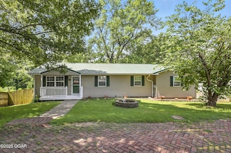 1515 Hilldale Dr, Neosho, MO 64850