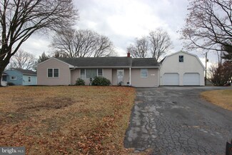 13 N Conestoga View Dr, Akron, PA 17501