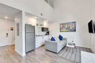 49 Navasota St Unit 203, Austin, TX 78702