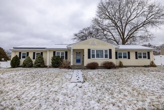 359 Eastview Ave, Somerset, MA 02726