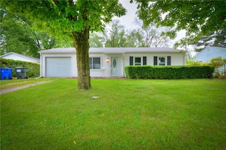 28 Ridgecrest Dr, Decatur, IL 62521
