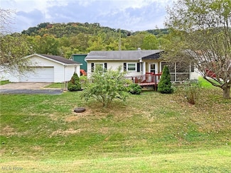 103 1/2 Mendenhall St, Weirton, WV 26062