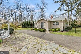 3 Riedel Dr, Tabernacle, NJ 08088