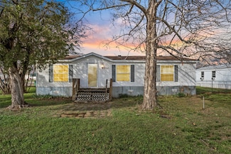9100 5th St, Crawford, TX 76638