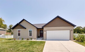270 Village Circle Dr, Winfield, MO 63389