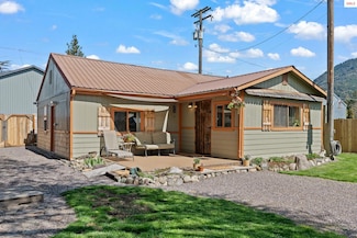 112 W 3rd Ave, Clark Fork, ID 83811
