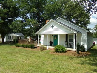 313 S Sycamore St, Pageland, SC 29728