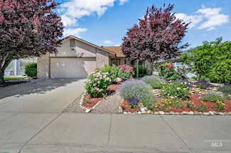 5801 N Cloud Nine Dr, Garden City, ID 83714