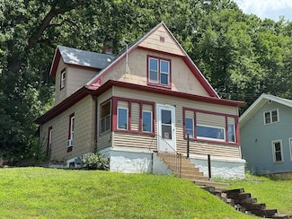 140 Elm St, Savanna, IL 61074