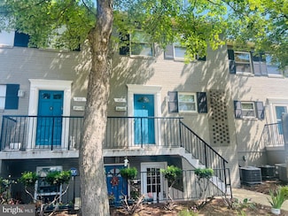 404 N Armistead St, Alexandria, VA 22312
