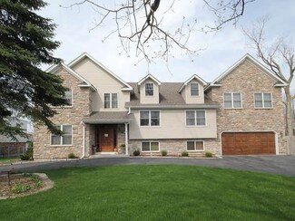 1N242 Ellis Ave, Carol Stream, IL 60188