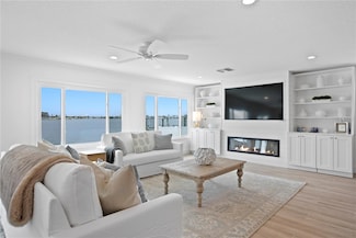 7060 S Shore Dr S, South Pasadena, FL 33707