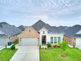125 Pont Neuf Ct, Edmond, OK 73034