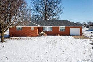 1015 Helvetia Dr, Highland, IL 62249