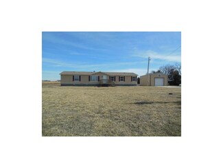 4667 Montana Rd, Ottawa, KS 66067