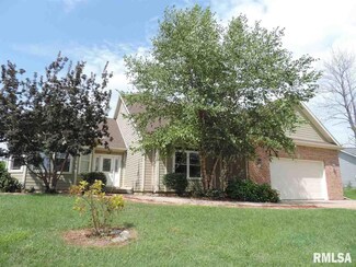 102 Danielle Ln, Pekin, IL 61554