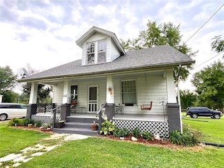 111 Southeast St, Wellsville, MO 63384