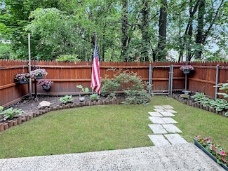 24 Bronxville Glen Dr Unit 4-13, Bronxville, NY 10708