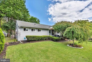16 Oak Landing Rd, Lumberton, NJ 08048