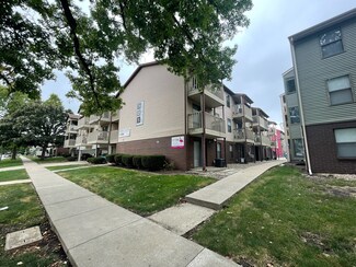 905 S Locust St, Champaign, IL 61820
