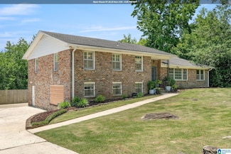 1825 Cedarwood Rd, Vestavia, AL 35216