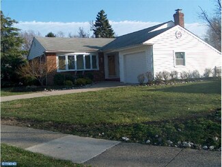 8 Green Valley Rd, Stratford, NJ 08084