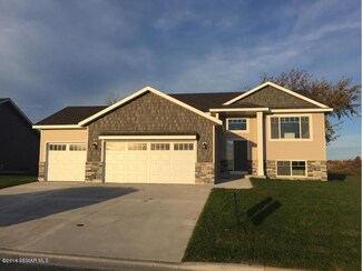 815 Golfview Ave, Zumbrota, MN 55992