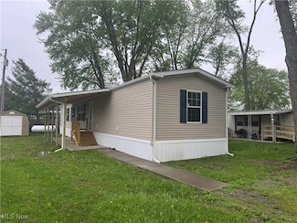 5182 Center Rd SE, New Philadelphia, OH 44663