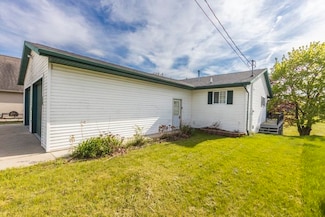 4684 Benchley Dr, Beaverton, MI 48612
