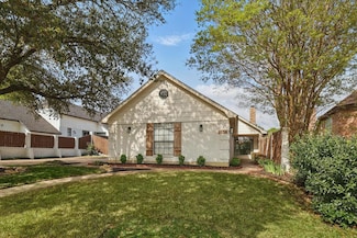 3909 Willow Way Rd, Fort Worth, TX 76133