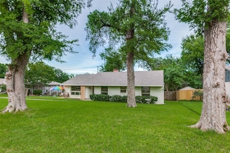 6918 Blackwood Dr, Dallas, TX 75231