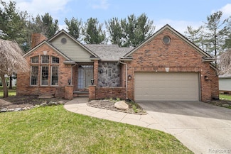 5103 Coachlight Dr Unit 4, Fenton, MI 48430
