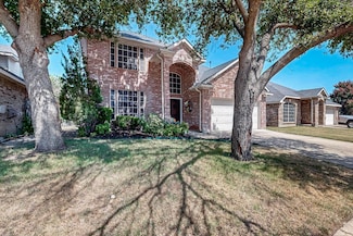624 Babbling Brook Dr, Saginaw, TX 76179