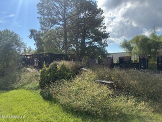 6118 Frederick St, Moss Point, MS 39563