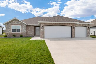 819 S Parkside Cir, Nixa, MO 65714