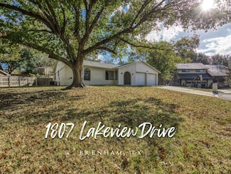 1807 Lakeview Dr, Brenham, TX 77833