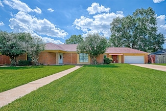 4701 Laurel St, Bellaire, TX 77401